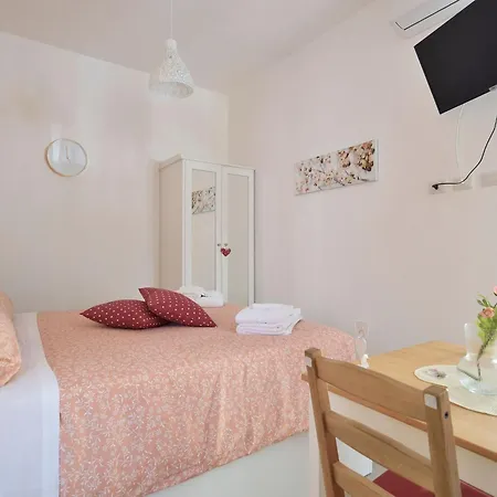 Апартаменты Romantisches Mit Jacuzzi By Interhome *