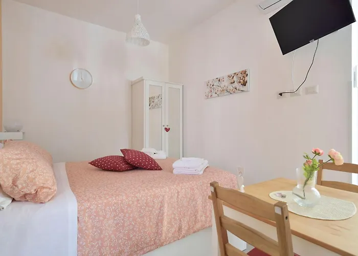 Апартаменты Romantisches Mit Jacuzzi By Interhome *