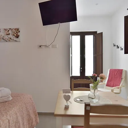 Apartment Romantisches Mit Jacuzzi By Interhome Scicli