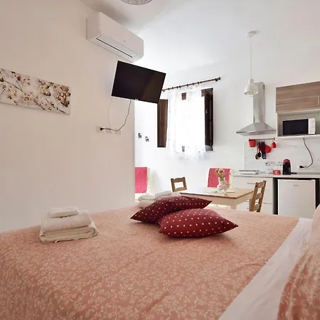 Romantisches Mit Jacuzzi By Interhome Scicli