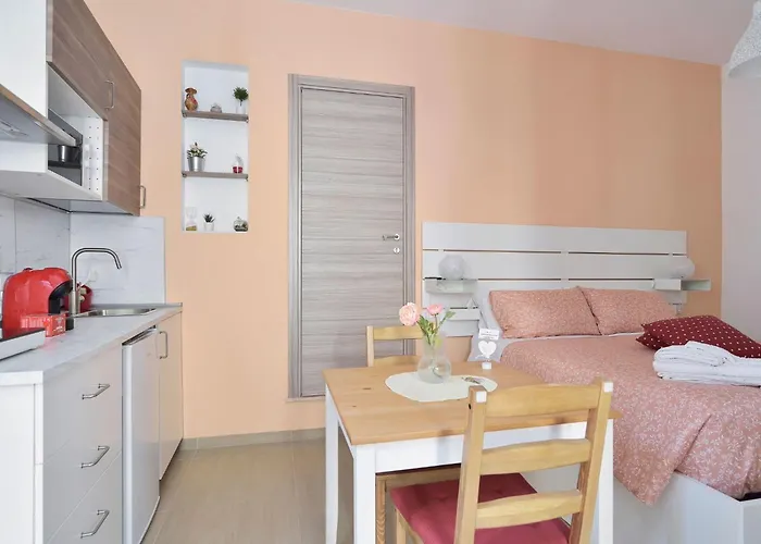 Romantisches Mit Jacuzzi By Interhome