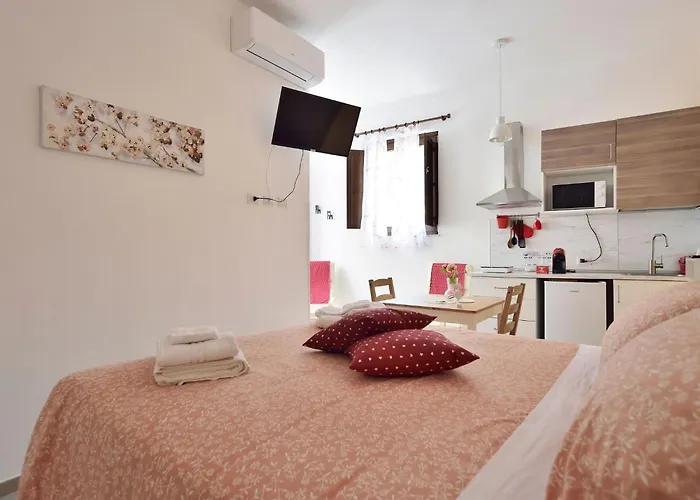 Romantisches Mit Jacuzzi By Interhome Scicli